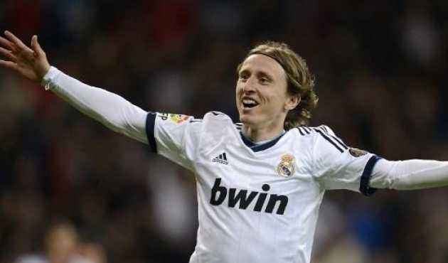 成都蓉城新掌门人徐正源续约并推动三名球员签约，球队迅速崛起，有望争冠。