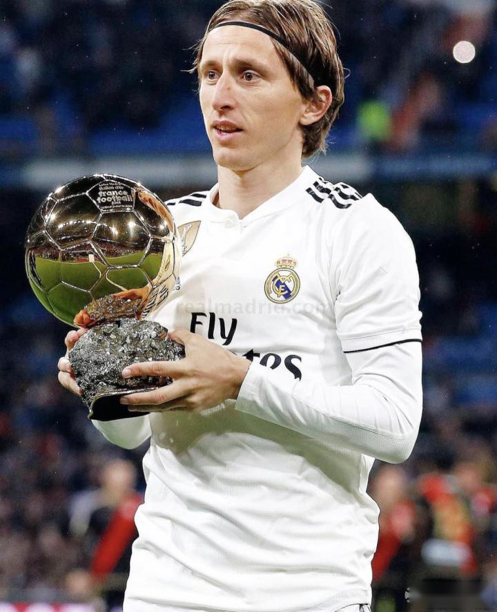 每体：巴萨希望与什琴斯尼续约1年，球员本赛季会继续担任主力