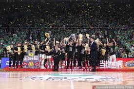 两人传接球，第三人要动 国际米兰这场比赛中有大量的“第三人动” 战术视角