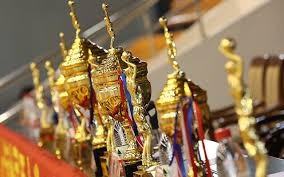 玉昆球迷在机场深情送别安德森，安德森的回应藏着太多不舍